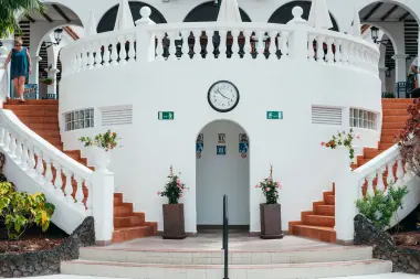 Ona Beverly Hills Heights